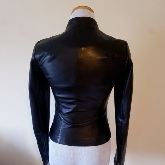 Classic Danier Women's Italian Leather Jacket - Picture 4 of 7